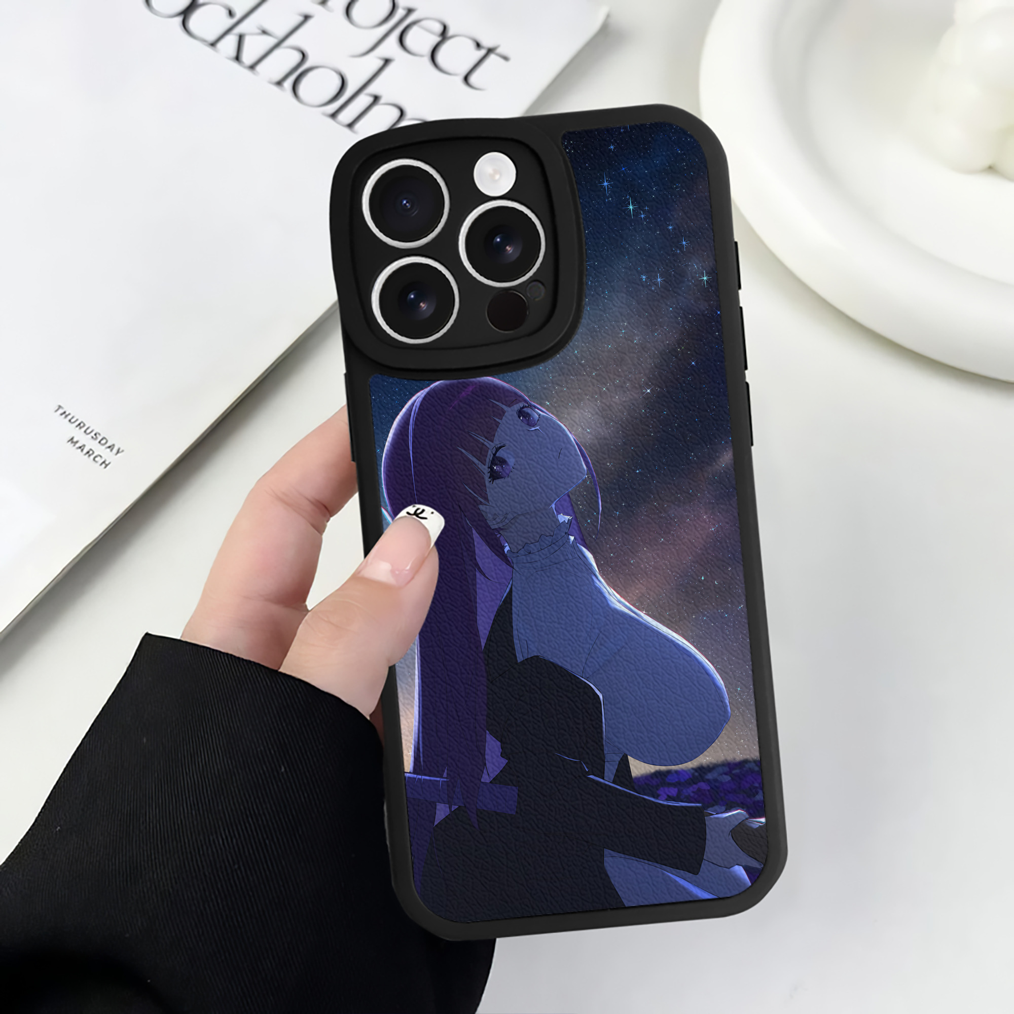 （画像用） 葬送のフリーレン Frieren 【iPhone 16シリーズ対応】シリコンスマホケース（レザー調） 材質：シリコン